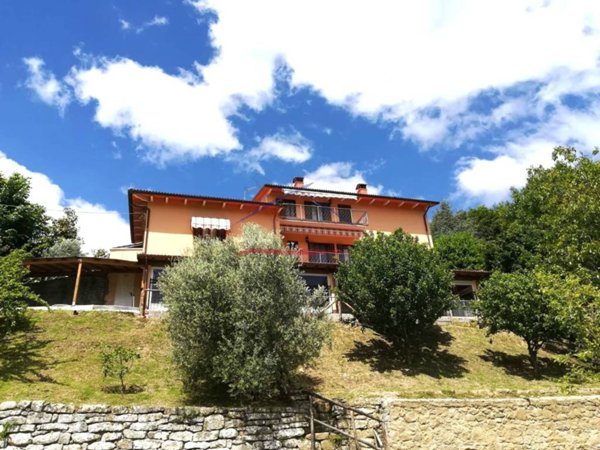 casa indipendente in vendita a Castel San Niccolò in zona Cetica