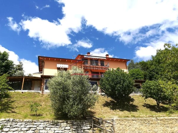 casa indipendente in vendita a Castel San Niccolò in zona Cetica
