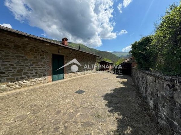 casa indipendente in vendita a Castel San Niccolò in zona Cetica
