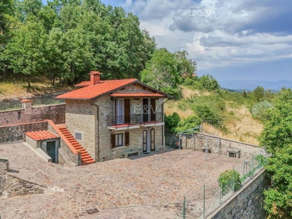casa indipendente in vendita a Castel San Niccolò in zona Cetica