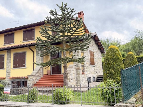 casa indipendente in vendita a Castel San Niccolò in zona Caiano