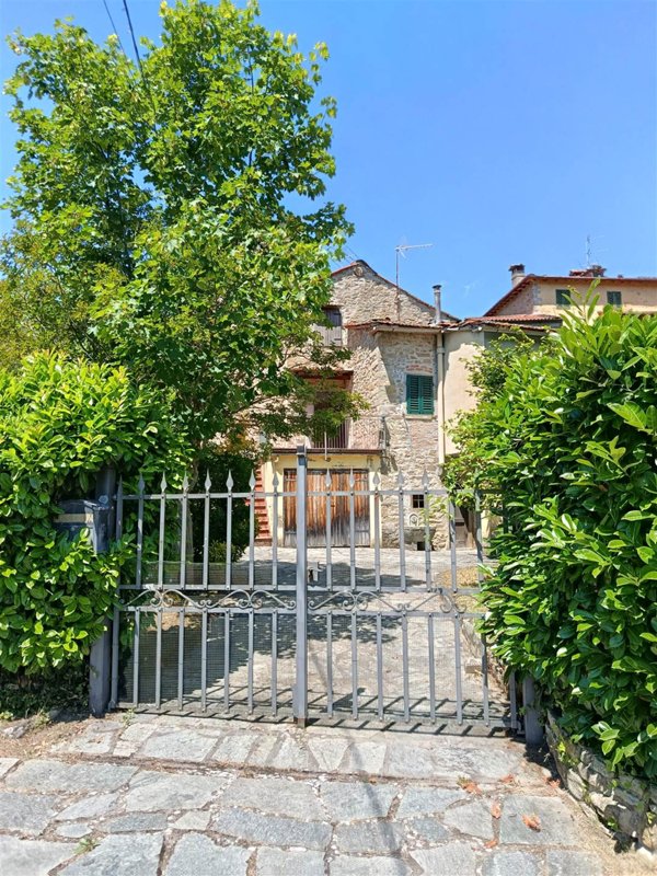 appartamento in vendita a Castel San Niccolò in zona Borgo alla Collina