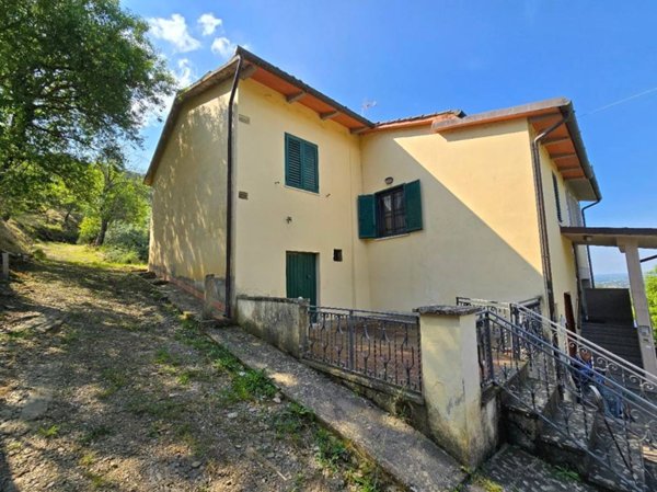 casa indipendente in vendita a Castiglion Fiorentino in zona Cozzano