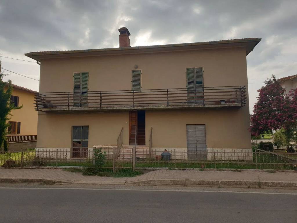 casa indipendente in vendita a Castiglion Fiorentino in zona Castroncello