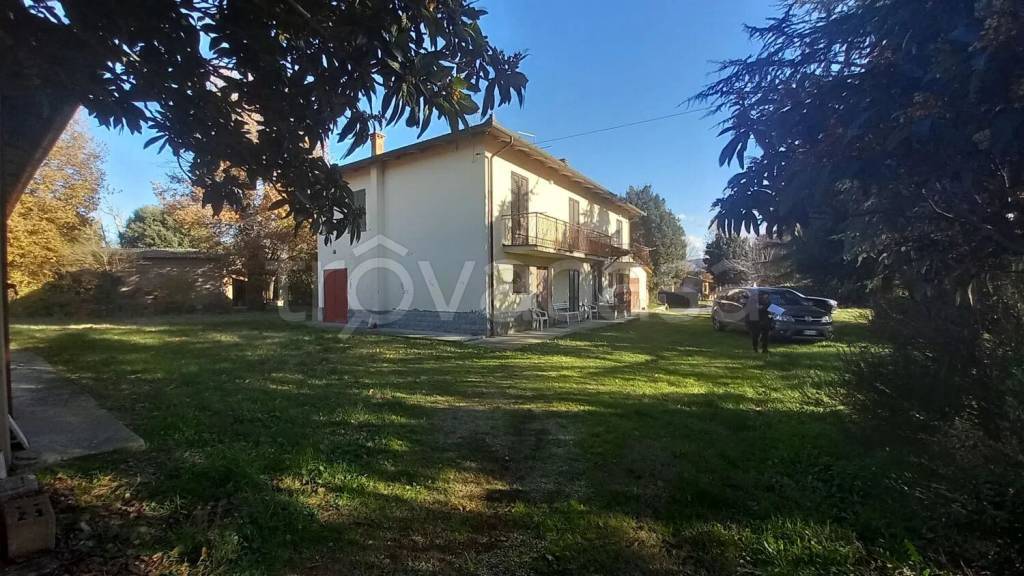 casa indipendente in vendita a Castiglion Fiorentino in zona Castroncello