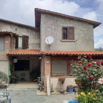 appartamento in vendita a Castiglion Fiorentino in zona Pergognano