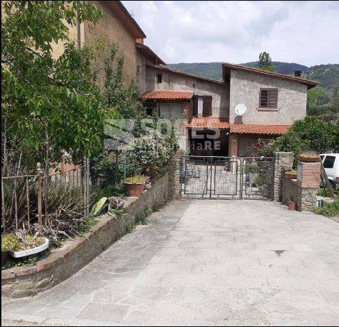 appartamento in vendita a Castiglion Fiorentino in zona Pergognano