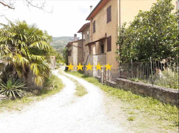 appartamento in vendita a Castiglion Fiorentino in zona Pergognano