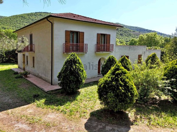 casa indipendente in vendita a Castiglion Fiorentino in zona Orzale