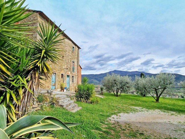 casa indipendente in vendita a Castiglion Fiorentino in zona Noceta