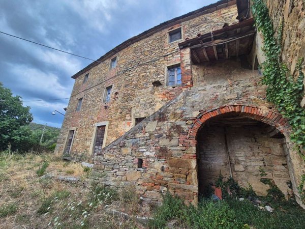 quadrivano in vendita a Castiglion Fiorentino in zona Ristonchia