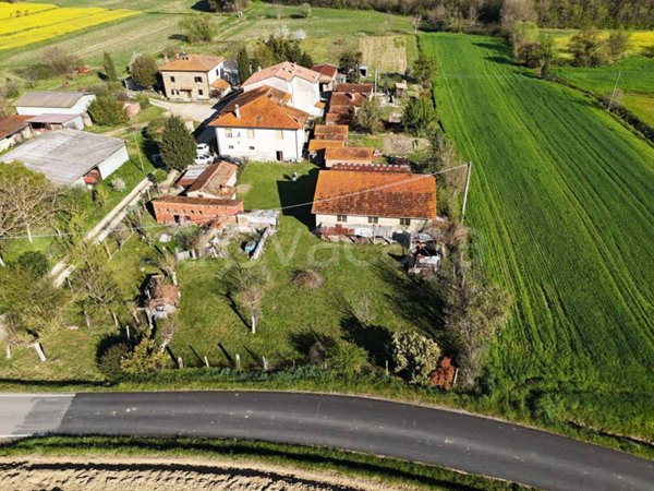 casa indipendente in vendita a Castiglion Fiorentino in zona Petreto