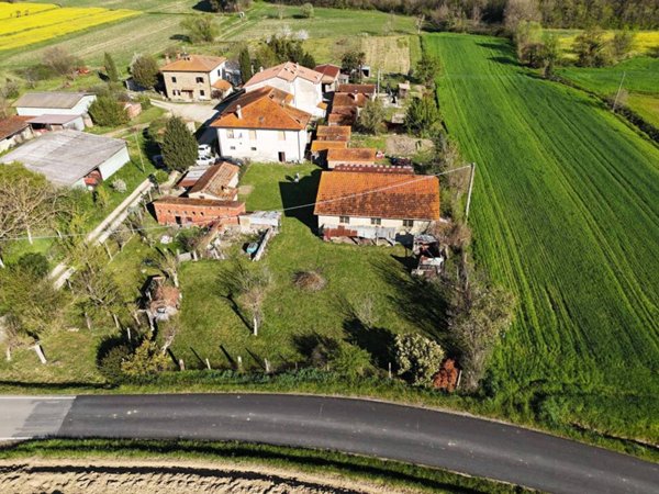 casa indipendente in vendita a Castiglion Fiorentino in zona Petreto