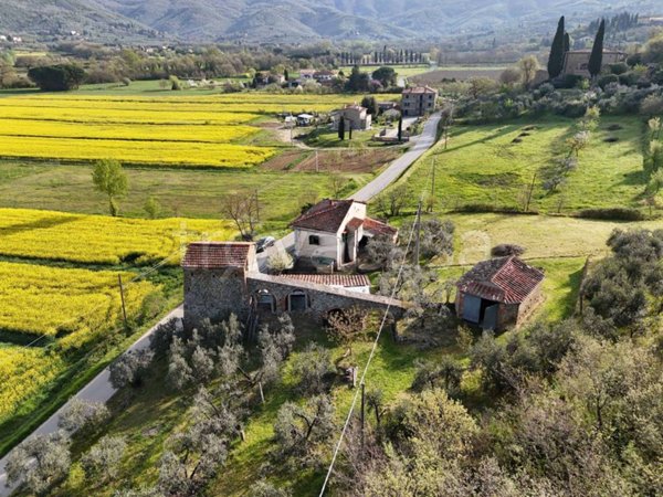 casa indipendente in vendita a Castiglion Fiorentino in zona Orzale