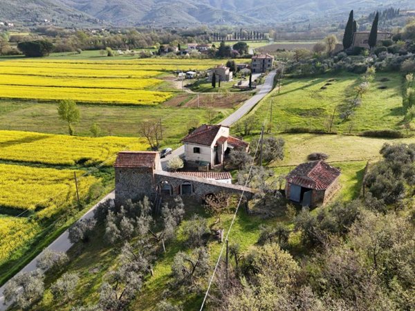 casa indipendente in vendita a Castiglion Fiorentino in zona Orzale