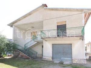 casa indipendente in vendita a Castiglion Fiorentino in zona Cozzano