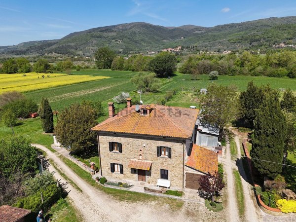 casa indipendente in vendita a Castiglion Fiorentino in zona Petreto