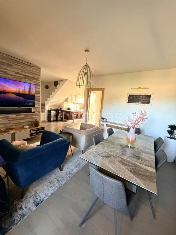 casa indipendente in vendita a Castiglion Fiorentino in zona Cozzano