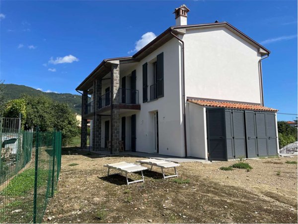 casa indipendente in vendita a Castiglion Fiorentino in zona Cozzano