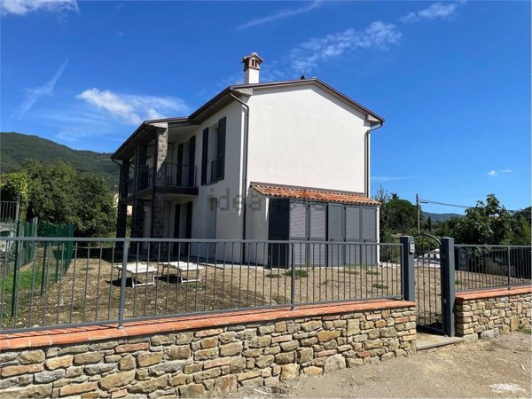 casa indipendente in vendita a Castiglion Fiorentino in zona Cozzano