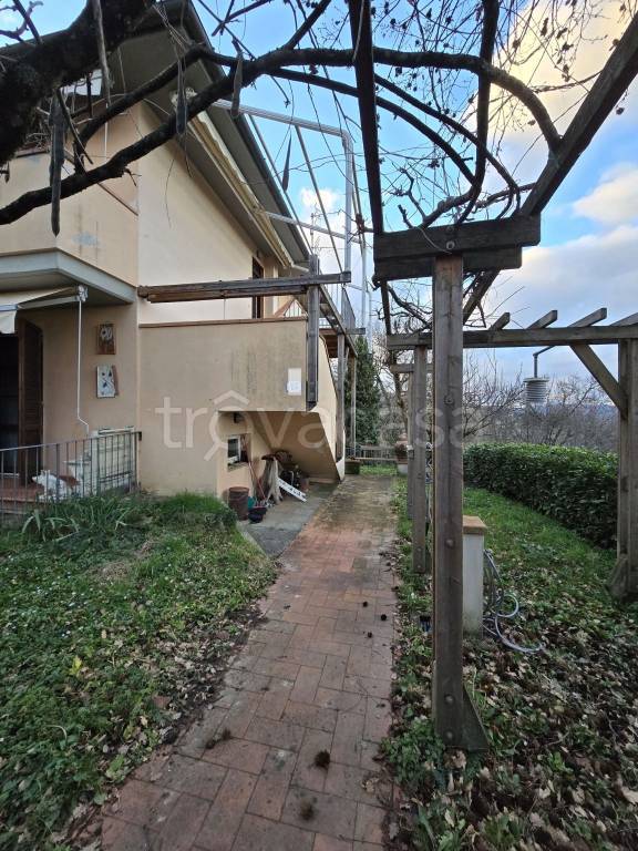 appartamento in vendita a Cavriglia in zona Castelnuovo dei Sabbioni