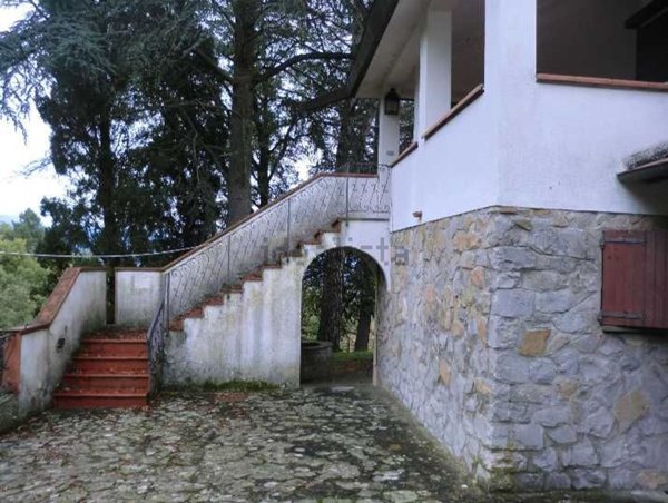 casa indipendente in vendita a Cavriglia