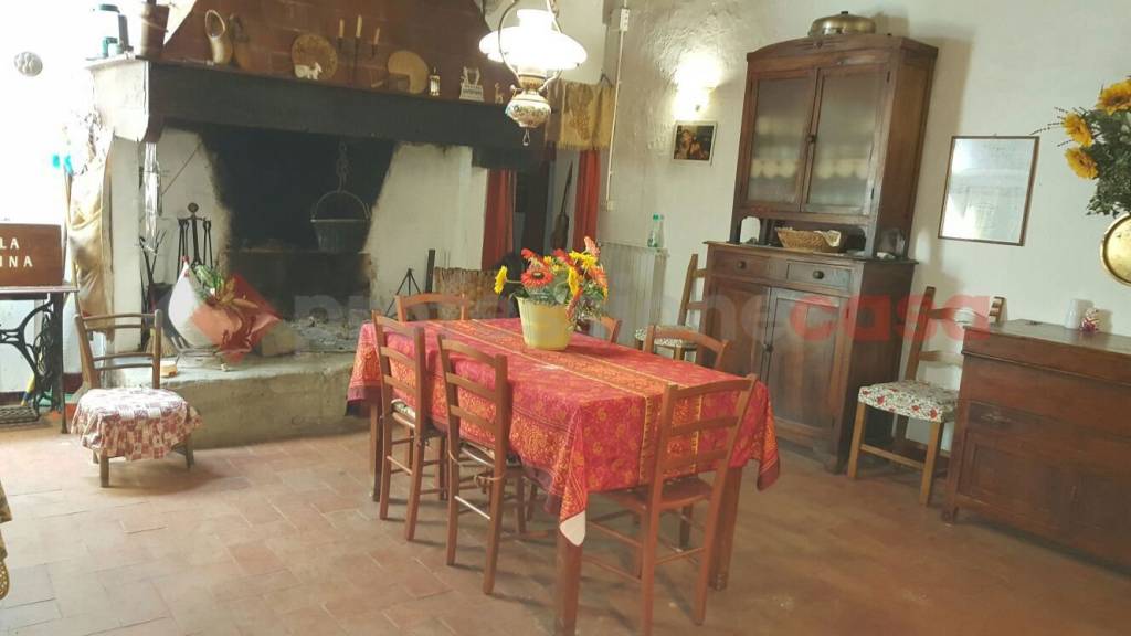 casa indipendente in vendita a Cavriglia