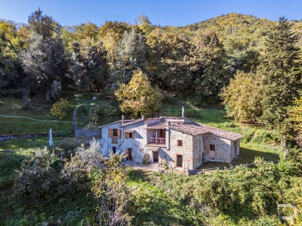 casa indipendente in vendita a Cavriglia