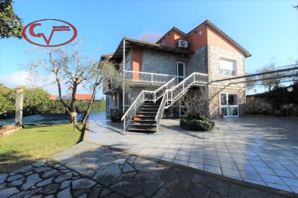 casa indipendente in vendita a Cavriglia