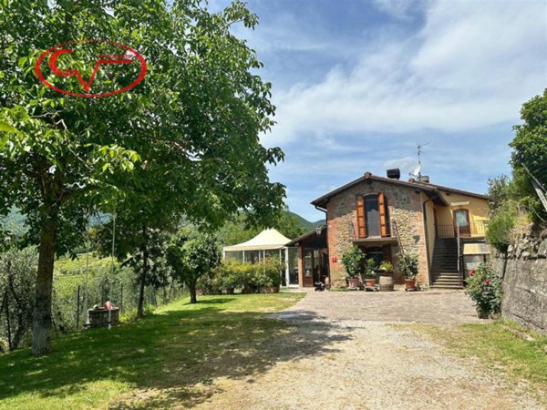 casa indipendente in vendita a Cavriglia