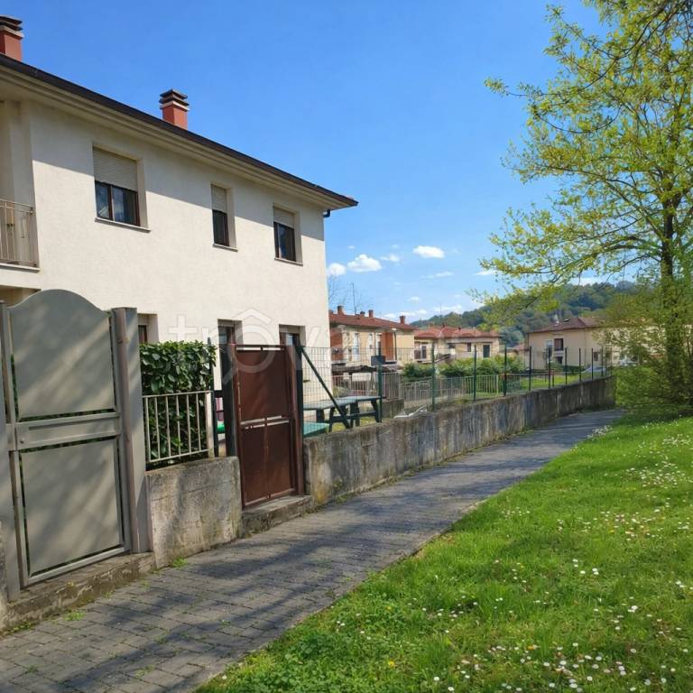 appartamento in vendita a Cavriglia in zona Santa Barbara