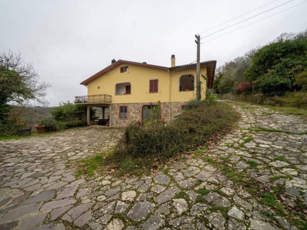 casa indipendente in vendita a Cavriglia
