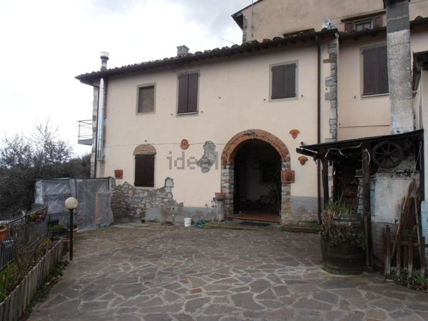 casa indipendente in vendita a Cavriglia