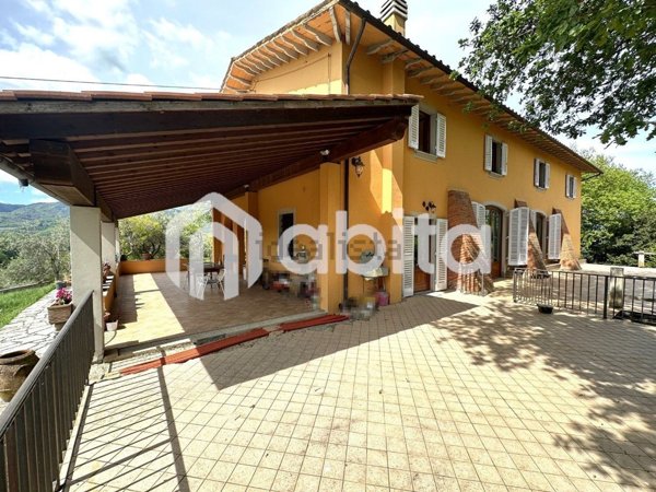 casa indipendente in vendita a Cavriglia