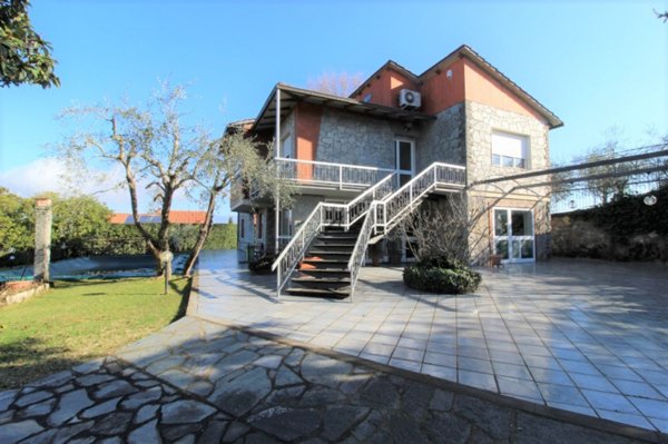 casa indipendente in vendita a Cavriglia