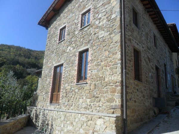 casa indipendente in vendita a Cavriglia
