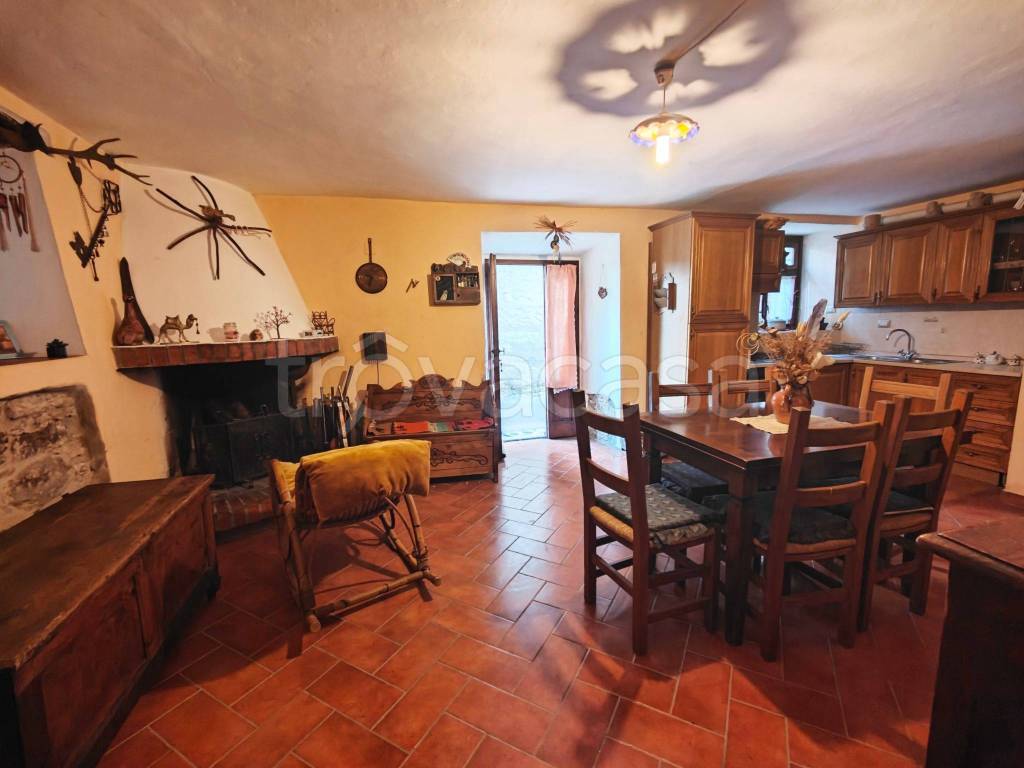 casa indipendente in vendita a Cavriglia in zona Montegonzi