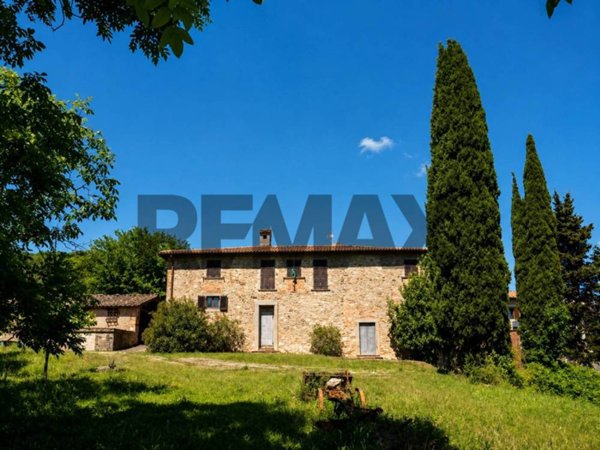 casa indipendente in vendita a Cavriglia