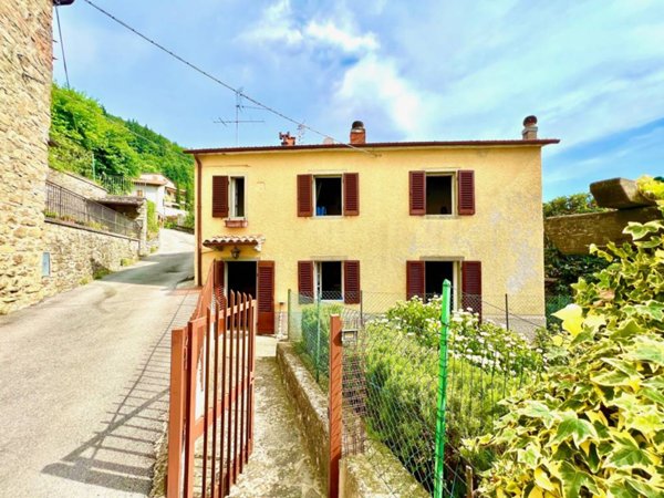 casa indipendente in vendita a Chitignano