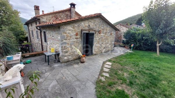 casa indipendente in vendita a Chitignano in zona Taena