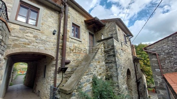 casa indipendente in vendita a Chitignano in zona Taena