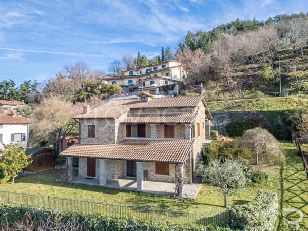 casa indipendente in vendita a Chitignano