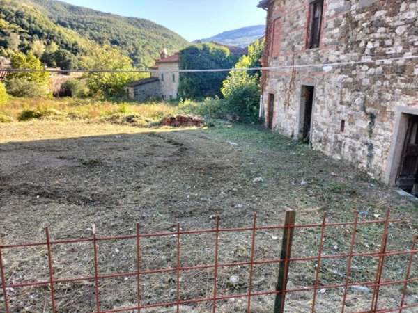 casa indipendente in vendita a Chitignano in zona Rosina