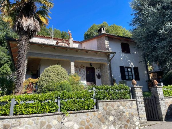 casa indipendente in vendita a Chitignano