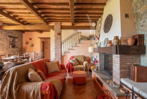 casa indipendente in vendita a Chitignano