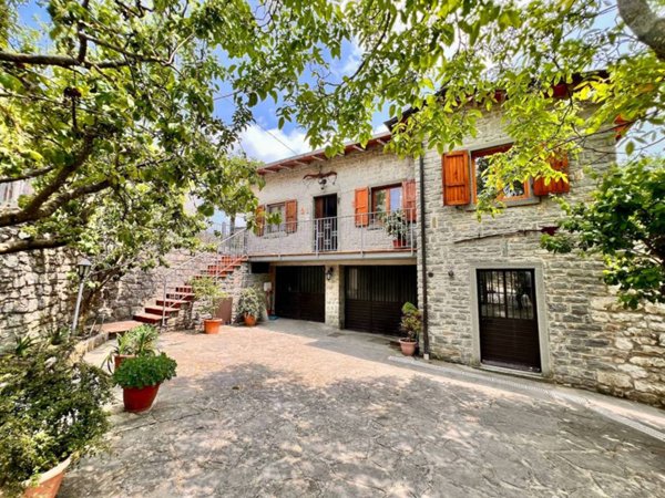 casa indipendente in vendita a Chiusi della Verna in zona Compito