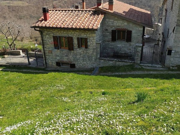 casa indipendente in vendita a Chiusi della Verna in zona Compito