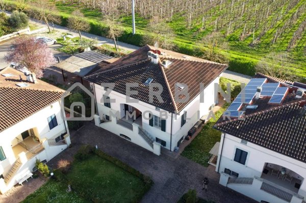 casa indipendente in vendita a Civitella in Val di Chiana in zona Pieve al Toppo