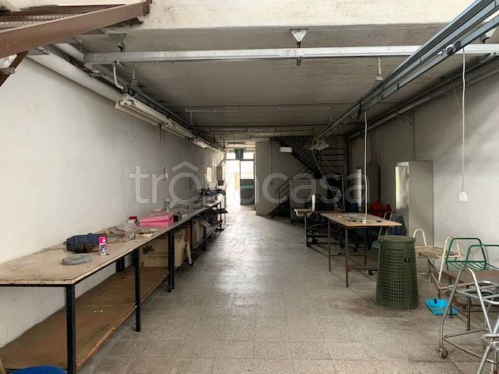 locale commerciale a Civitella in Val di Chiana in zona Pieve al Toppo