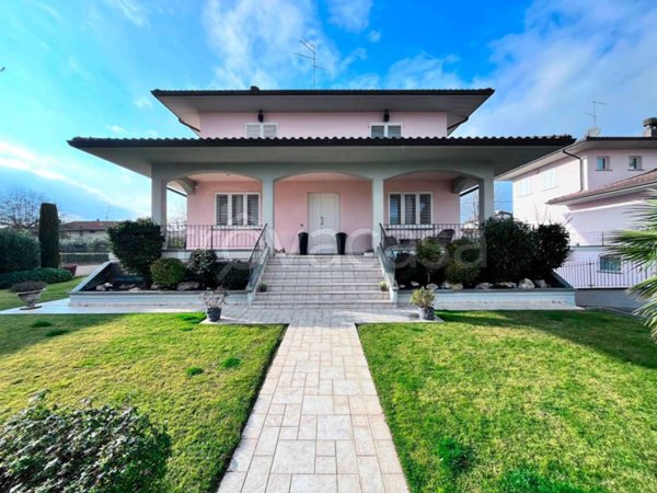 casa indipendente in vendita a Civitella in Val di Chiana in zona Tegoleto